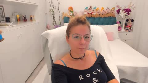 Snapshot of prettyblackeyes chatting on September 30, 2025, 6:29 am wilma online show from September 30, 2025, 6:29 am