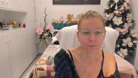 Snapshot of prettyblackeyes chatting on November 29, 2025, 8:06 am wilma online show from November 29, 2025, 8:06 am