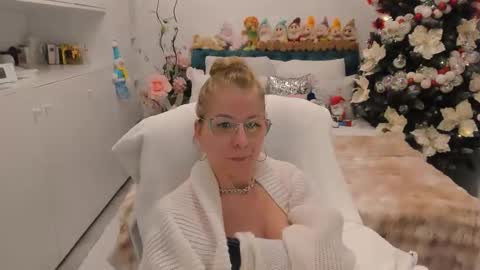 Snapshot of prettyblackeyes chatting on January 7, 2026, 8:06 am wilma online show from January 7, 2026, 8:06 am