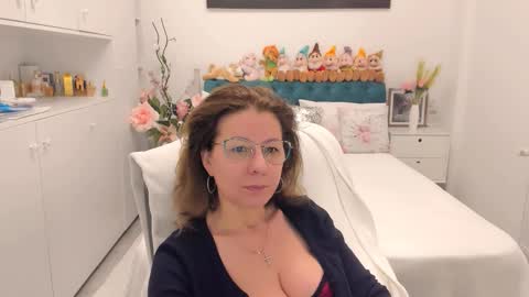 Snapshot of prettyblackeyes chatting on February 9, 2026, 6:39 am wilma online show from February 9, 2026, 6:39 am