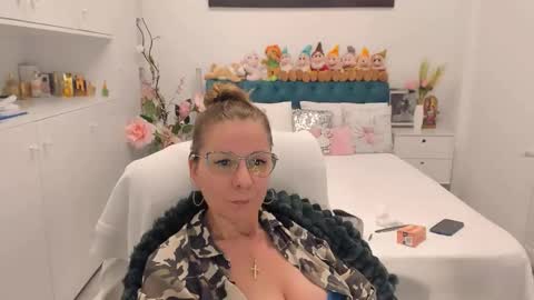 Snapshot of prettyblackeyes chatting on February 14, 2026, 10:39 pm wilma online show from February 14, 2026, 10:39 pm