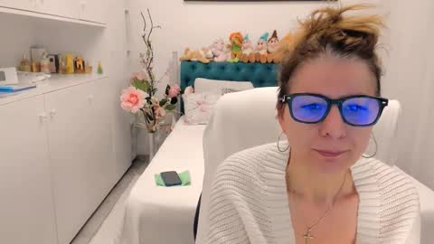 Snapshot of prettyblackeyes chatting on February 24, 2026, 6:44 am wilma online show from February 24, 2026, 6:44 am