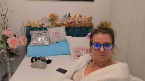 Snapshot of prettyblackeyes chatting on March 14, 2026, 11:32 pm wilma online show from March 14, 2026, 11:32 pm