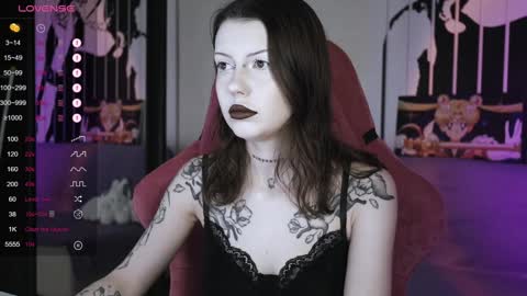 Snapshot of prettybones chatting on January 3, 2025, 6:11 am Violet online show from January 3, 2025, 6:11 am