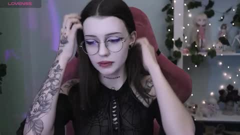 Violet online show from March 10, 2026, 10:48 pm