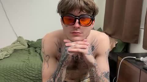 Snapshot of prettyboyszn chatting on March 26, 2026, 5:24 am pretty boy online show from March 26, 2026, 5:24 am