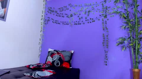 Snapshot of prettybunnies08 chatting on March 4, 2025, 12:07 am Enzo Denis online show from March 4, 2025, 12:07 am