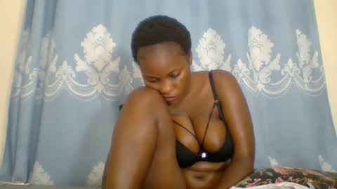 Snapshot of prettydarkskin002 chatting on October 13, 2025, 6:46 am SHANIA online show from October 13, 2025, 6:46 am