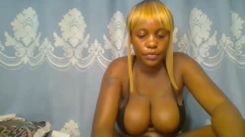 Snapshot of prettydarkskin002 chatting on November 13, 2025, 8:35 am SHANIA online show from November 13, 2025, 8:35 am