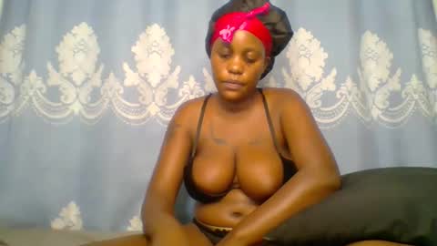 Snapshot of prettydarkskin002 chatting on November 23, 2025, 6:02 am SHANIA online show from November 23, 2025, 6:02 am