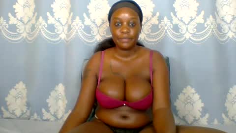 Snapshot of prettydarkskin002 chatting on July 4, 2026, 10:43 am SHANIA online show from July 4, 2026, 10:43 am
