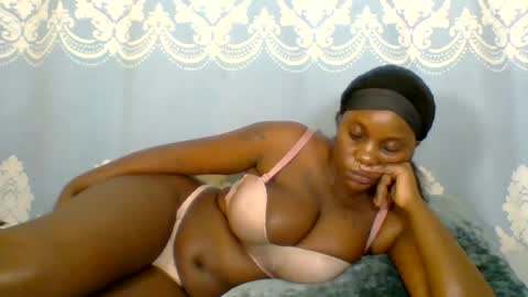Snapshot of prettydarkskin002 chatting on July 4, 2026, 10:49 pm SHANIA online show from July 4, 2026, 10:49 pm