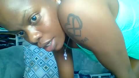 Snapshot of prettyela chatting on October 9, 2025, 11:47 pm PrettyEla online show from October 9, 2025, 11:47 pm