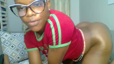 PrettyEla online show from April 19, 2026, 12:54 am
