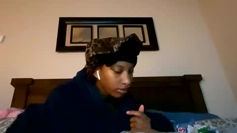 prettyfacefemale online show from October 14, 2025, 7:42 am