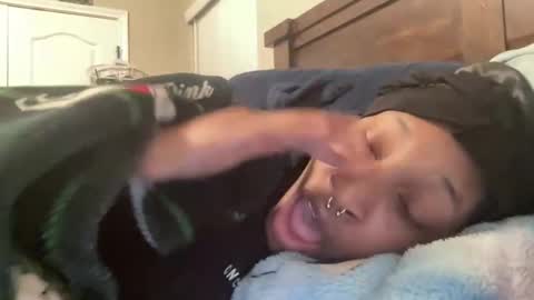 prettyfacefemale online show from February 18, 2026, 6:53 am