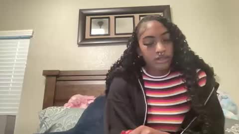 prettyfacefemale online show from April 8, 2026, 10:43 pm