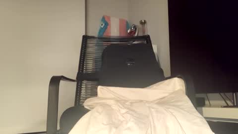 Pretty or Flacka  online show from February 25, 2026, 8:35 am