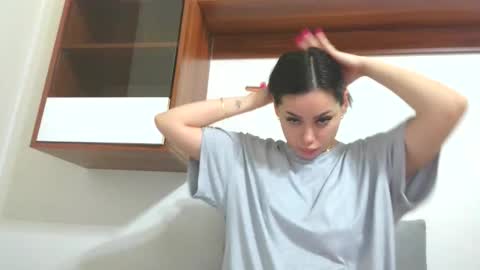 prettyjulliette online show from March 17, 2026, 1:47 pm