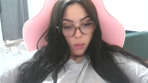 Snapshot of prettyjulliette chatting on June 15, 2026, 11:07 pm prettyjulliette online show from June 15, 2026, 11:07 pm