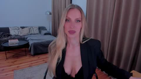 Eva online show from May 15, 2026, 11:01 pm
