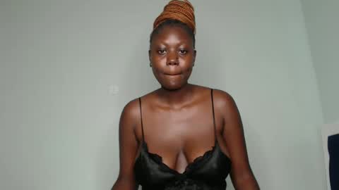 Snapshot of prettyliz1999 chatting on January 29, 2025, 8:08 am Lizzy online show from January 29, 2025, 8:08 am