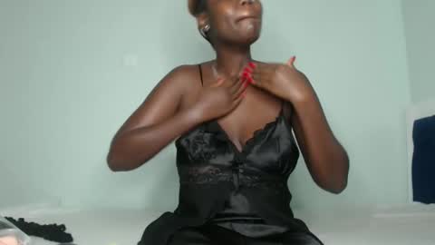 Snapshot of prettyliz1999 chatting on February 7, 2025, 8:01 am Lizzy online show from February 7, 2025, 8:01 am