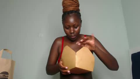 Snapshot of prettyliz1999 chatting on February 15, 2025, 8:33 am Lizzy online show from February 15, 2025, 8:33 am