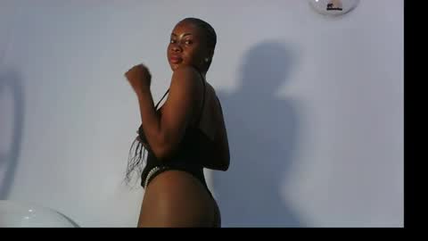 evelyn online show from October 9, 2025, 2:20 am