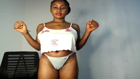 Snapshot of prettylove5 chatting on May 20, 2026, 6:19 am evelyn online show from May 20, 2026, 6:19 am
