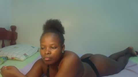 Snapshot of prettymelly_ chatting on June 30, 2026, 12:22 am Melly online show from June 30, 2026, 12:22 am
