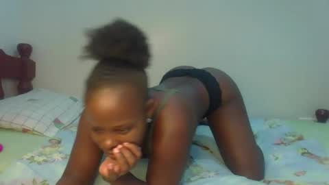 Snapshot of prettymelly_ chatting on July 3, 2026, 6:53 am Melly online show from July 3, 2026, 6:53 am