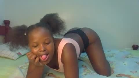 Snapshot of prettymelly_ chatting on July 12, 2026, 12:01 am Melly online show from July 12, 2026, 12:01 am