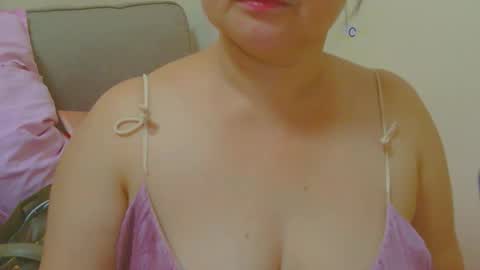 Snapshot of prettynhing chatting on May 5, 2026, 2:03 pm Nhing online show from May 5, 2026, 2:03 pm