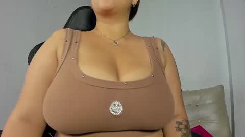 Laura  Onlyfans   40OFF online show from July 15, 2026, 11:21 pm