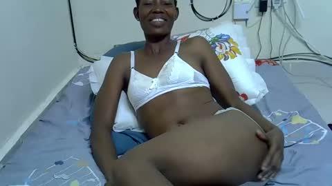 Pretty Queen online show from November 17, 2025, 4:24 pm