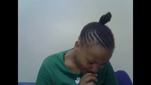 Snapshot of prettyqueenn1 chatting on December 8, 2024, 3:32 am sharon online show from December 8, 2024, 3:32 am