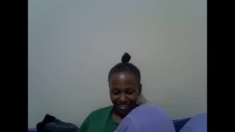 Snapshot of prettyqueenn1 chatting on December 9, 2024, 10:22 am sharon online show from December 9, 2024, 10:22 am