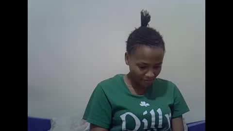 Snapshot of prettyqueenn1 chatting on February 17, 2025, 7:10 pm sharon online show from February 17, 2025, 7:10 pm