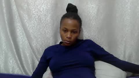 Snapshot of prettyqueenn1 chatting on December 19, 2025, 12:23 pm sharon online show from December 19, 2025, 12:23 pm