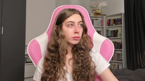 Snapshot of prettysomething chatting on June 5, 2026, 6:42 am Sophie next stream will be at Monday i will wait you guys online show from June 5, 2026, 6:42 am