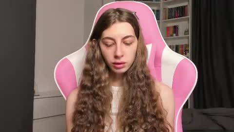Snapshot of prettysomething chatting on June 16, 2026, 5:54 am Sophie next stream will be at Monday i will wait you guys online show from June 16, 2026, 5:54 am