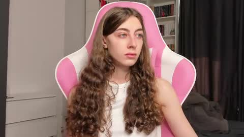 Sophie  next stream will be at Monday  i will wait you guys  online show from June 22, 2026, 5:26 am
