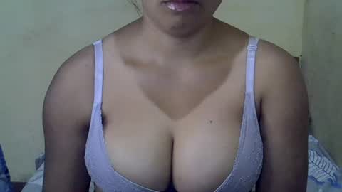 Snapshot of prettyy01 chatting on August 3, 2026, 9:04 am prettyy01 online show from August 3, 2026, 9:04 am