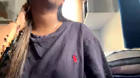 prettyyalisha online show from April 15, 2026, 2:35 pm