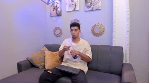 Snapshot of prince_arthur77 chatting on February 7, 2025, 1:11 pm prince_arthur77 online show from February 7, 2025, 1:11 pm