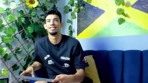 Snapshot of prince_arthur77 chatting on October 15, 2025, 1:33 pm prince_arthur77 online show from October 15, 2025, 1:33 pm