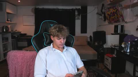 Snapshot of prince_nik chatting on December 2, 2025, 12:43 pm prince online show from December 2, 2025, 12:43 pm