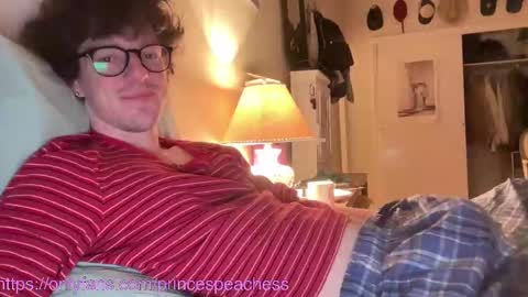 Peaches online show from November 19, 2025, 2:22 am