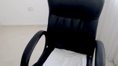 valery dollx online show from October 16, 2025, 9:49 pm